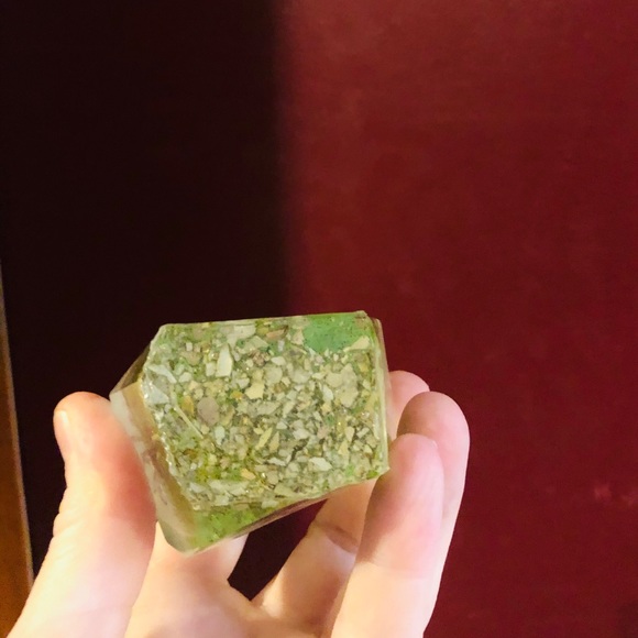 Gorgeous handmade Rock Shape w a real flower - Picture 6 of 16